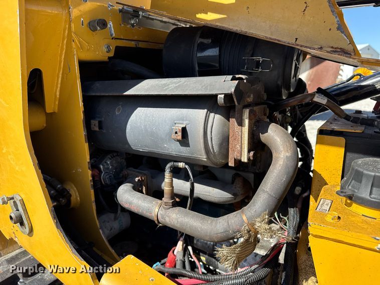 image for item DH9957 2016 Vermeer S800TX compact utility loader