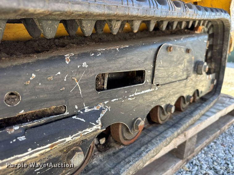 image for item DH9957 2016 Vermeer S800TX compact utility loader