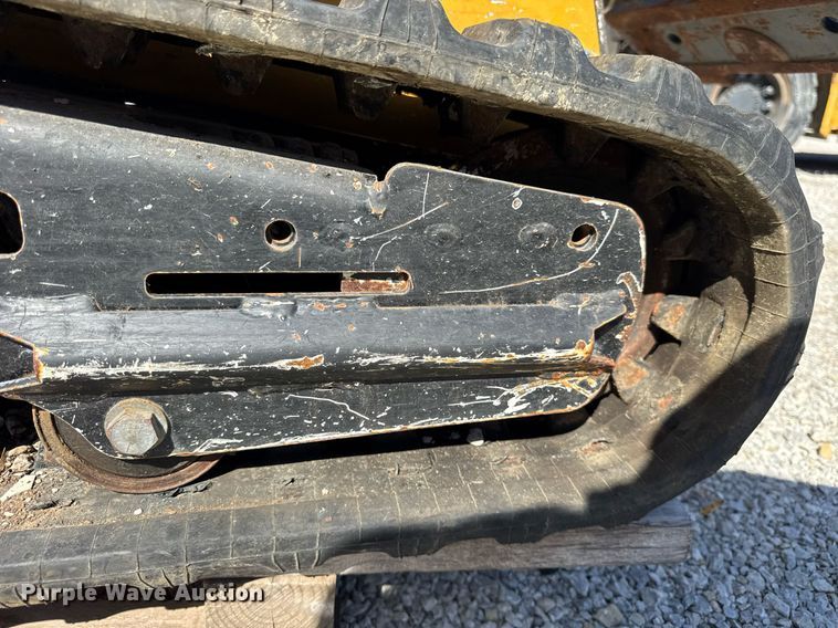 image for item DH9957 2016 Vermeer S800TX compact utility loader