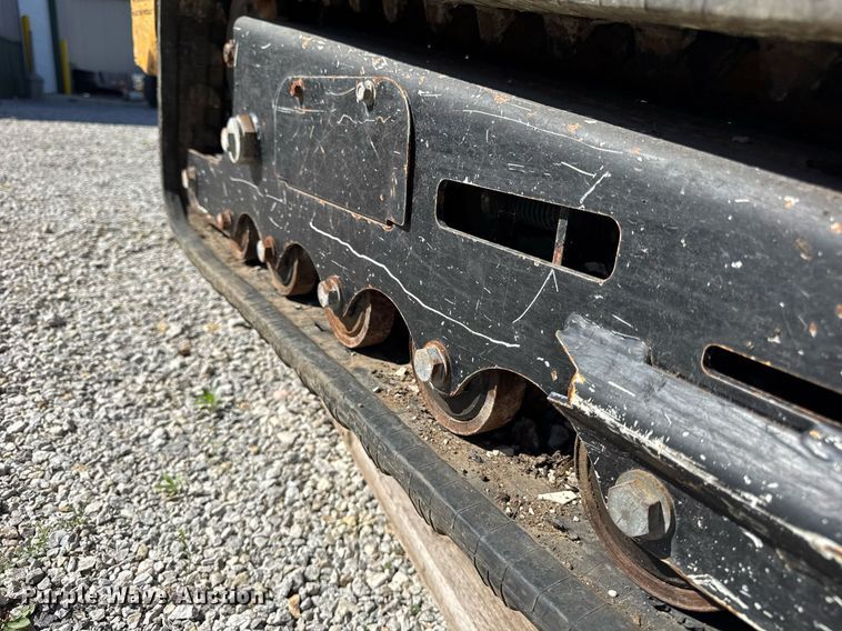 image for item DH9957 2016 Vermeer S800TX compact utility loader