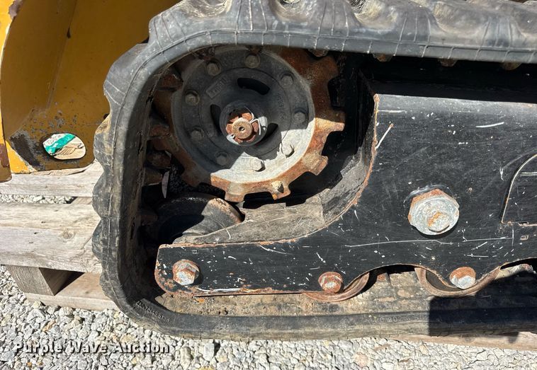 image for item DH9957 2016 Vermeer S800TX compact utility loader