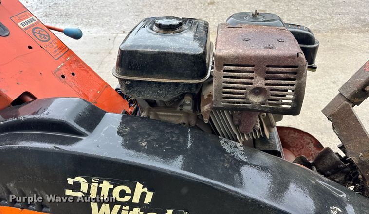 image for item DH9962 1998 Ditch Witch 1030H trencher