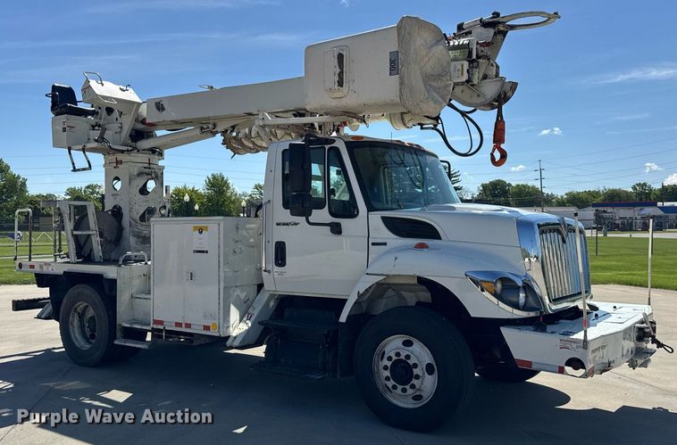 image for item DH9981 2010 International SA615 digger derrick truck