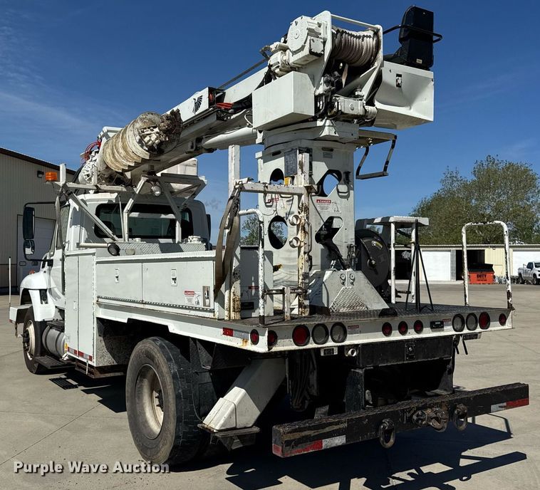 image for item DH9981 2010 International SA615 digger derrick truck