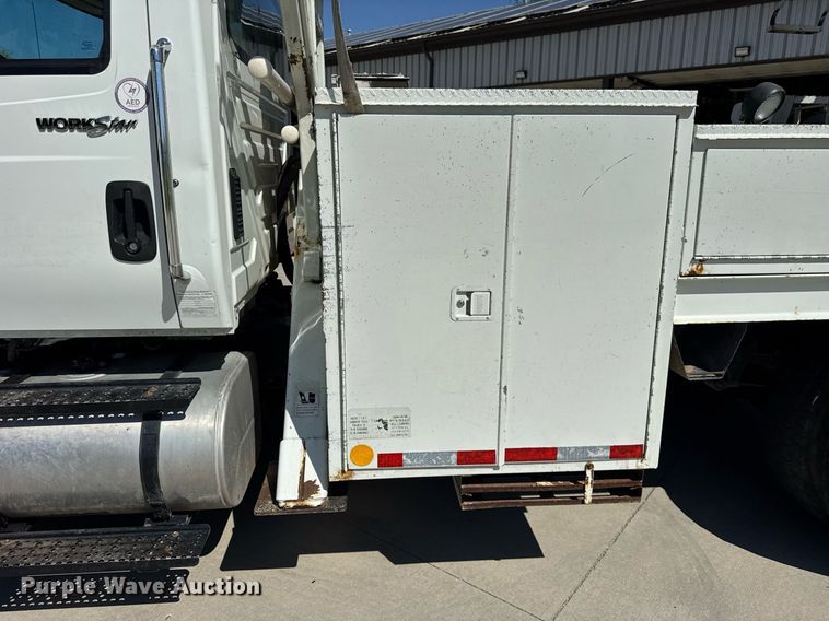 image for item DH9981 2010 International SA615 digger derrick truck