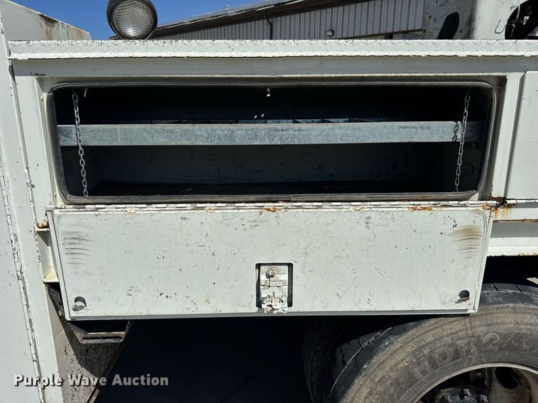 image for item DH9981 2010 International SA615 digger derrick truck