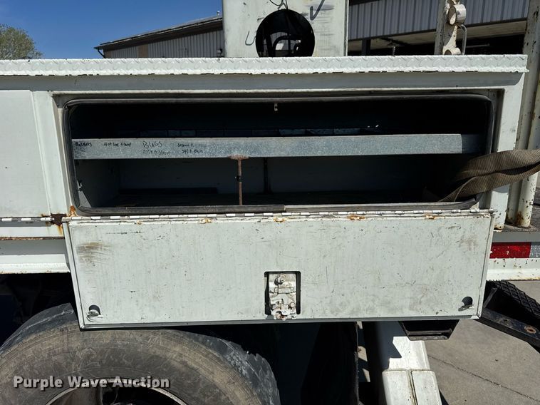 image for item DH9981 2010 International SA615 digger derrick truck