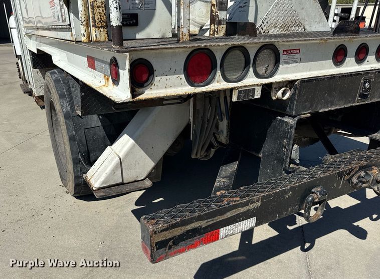 image for item DH9981 2010 International SA615 digger derrick truck