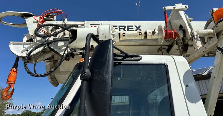 image for item DH9981 2010 International SA615 digger derrick truck