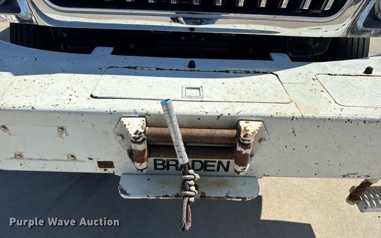 image for item DH9981 2010 International SA615 digger derrick truck