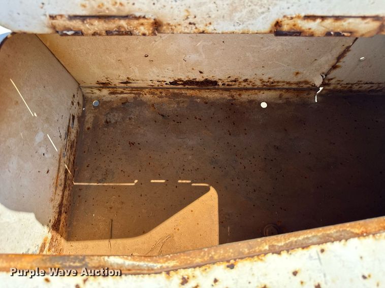 image for item DH9981 2010 International SA615 digger derrick truck