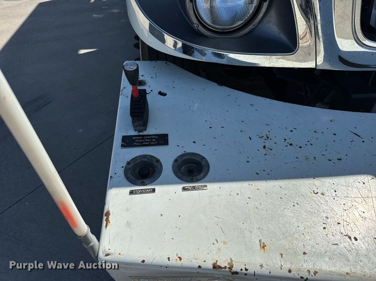 image for item DH9981 2010 International SA615 digger derrick truck