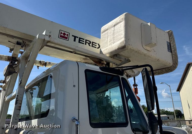 image for item DH9981 2010 International SA615 digger derrick truck