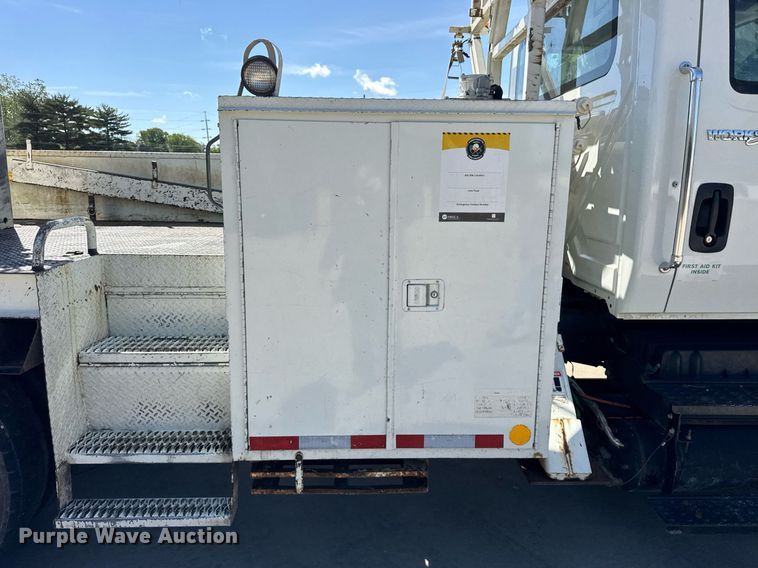 image for item DH9981 2010 International SA615 digger derrick truck