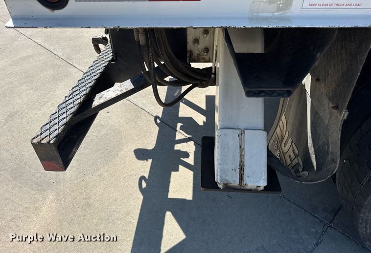 image for item DH9981 2010 International SA615 digger derrick truck