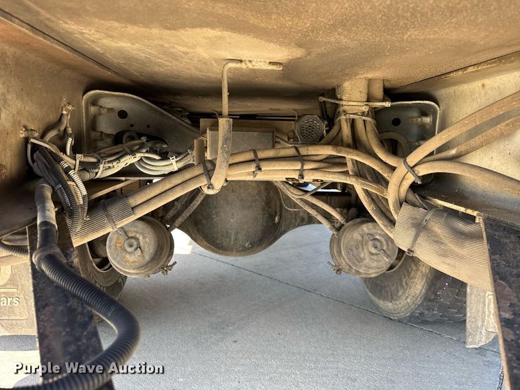 image for item DH9981 2010 International SA615 digger derrick truck