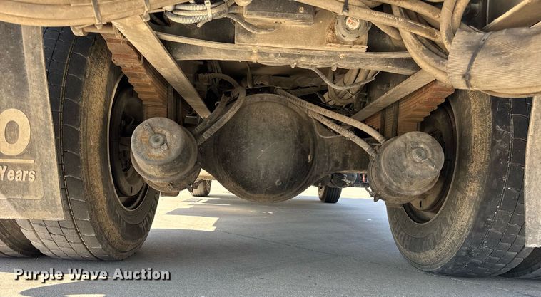 image for item DH9981 2010 International SA615 digger derrick truck