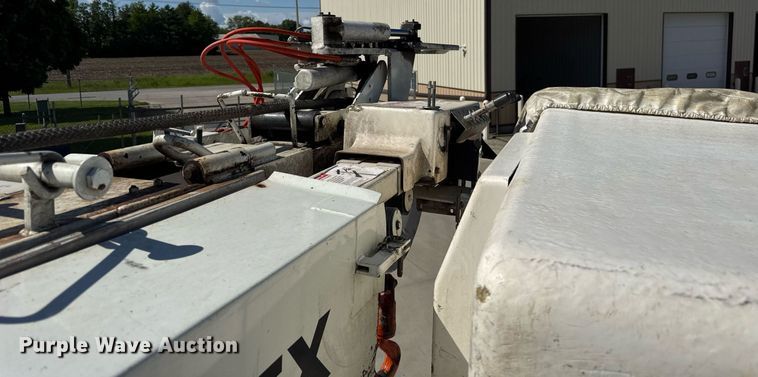 image for item DH9981 2010 International SA615 digger derrick truck