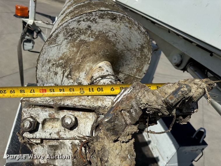 image for item DH9981 2010 International SA615 digger derrick truck