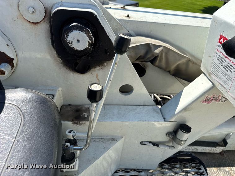 image for item DH9981 2010 International SA615 digger derrick truck