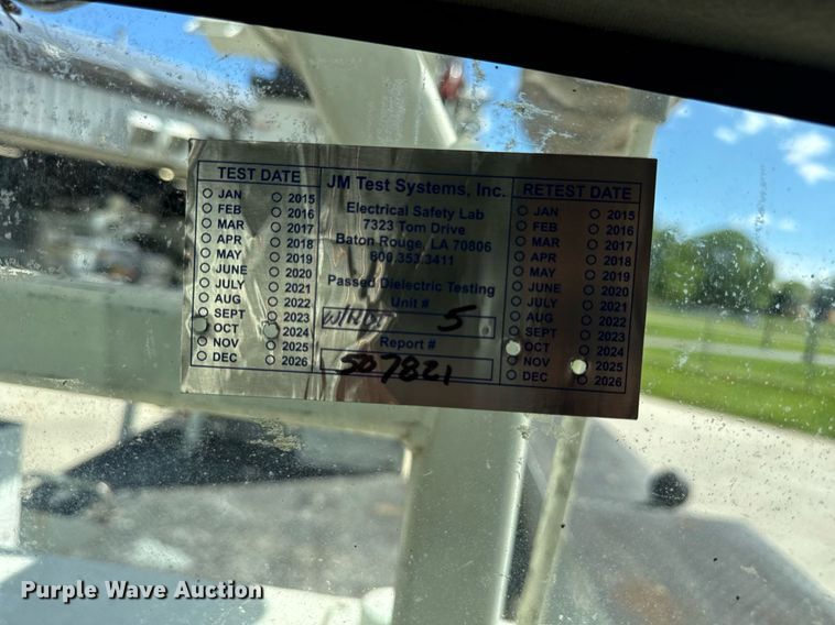 image for item DH9981 2010 International SA615 digger derrick truck