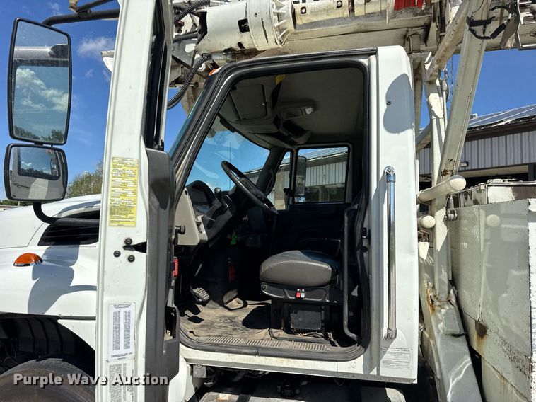 image for item DH9981 2010 International SA615 digger derrick truck