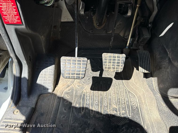 image for item DH9981 2010 International SA615 digger derrick truck