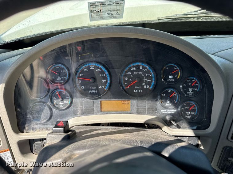 image for item DH9981 2010 International SA615 digger derrick truck