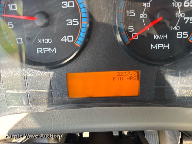 image for item DH9981 2010 International SA615 digger derrick truck