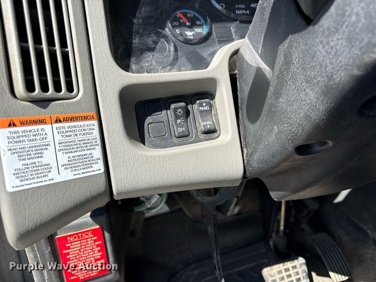 image for item DH9981 2010 International SA615 digger derrick truck