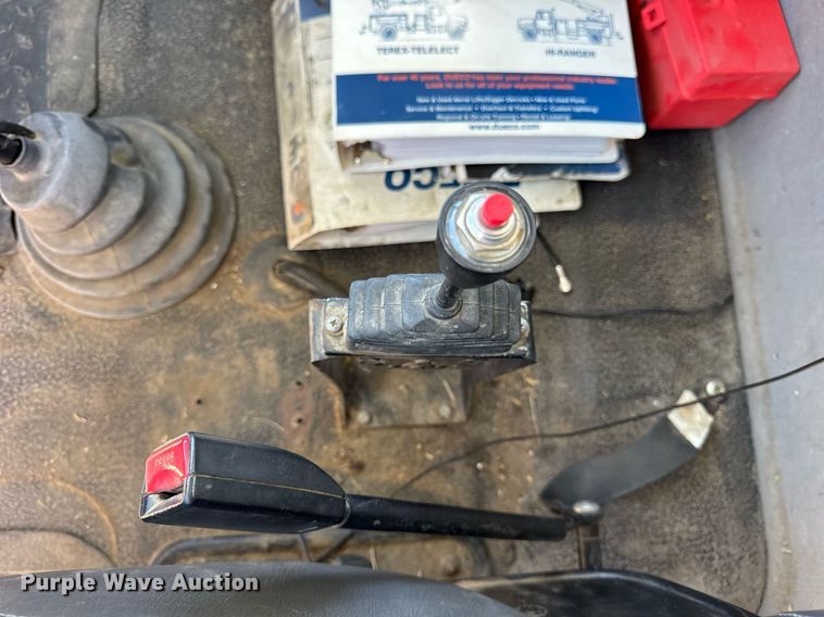 image for item DH9981 2010 International SA615 digger derrick truck