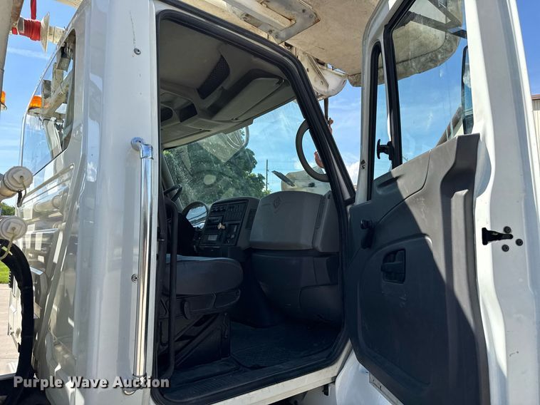 image for item DH9981 2010 International SA615 digger derrick truck