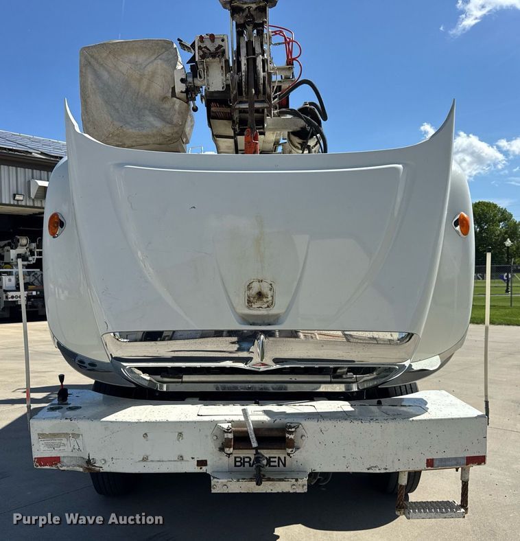 image for item DH9981 2010 International SA615 digger derrick truck