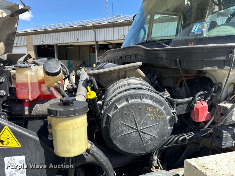 image for item DH9981 2010 International SA615 digger derrick truck