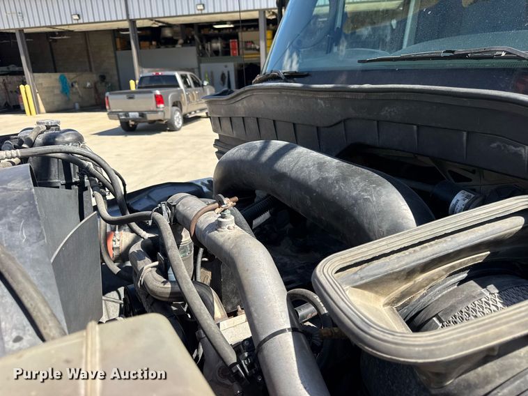 image for item DH9981 2010 International SA615 digger derrick truck