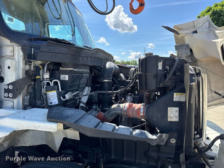 image for item DH9981 2010 International SA615 digger derrick truck