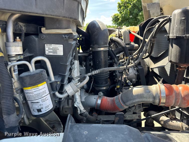 image for item DH9981 2010 International SA615 digger derrick truck