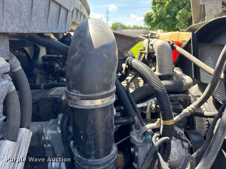 image for item DH9981 2010 International SA615 digger derrick truck