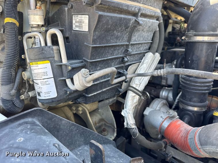 image for item DH9981 2010 International SA615 digger derrick truck