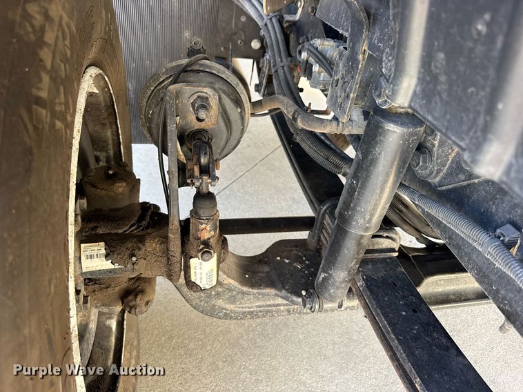 image for item DH9981 2010 International SA615 digger derrick truck