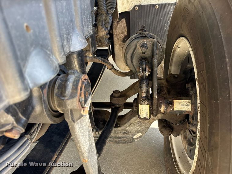 image for item DH9981 2010 International SA615 digger derrick truck