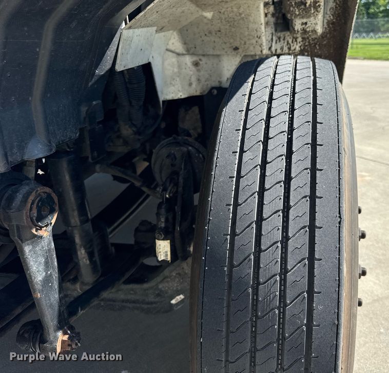 image for item DH9981 2010 International SA615 digger derrick truck