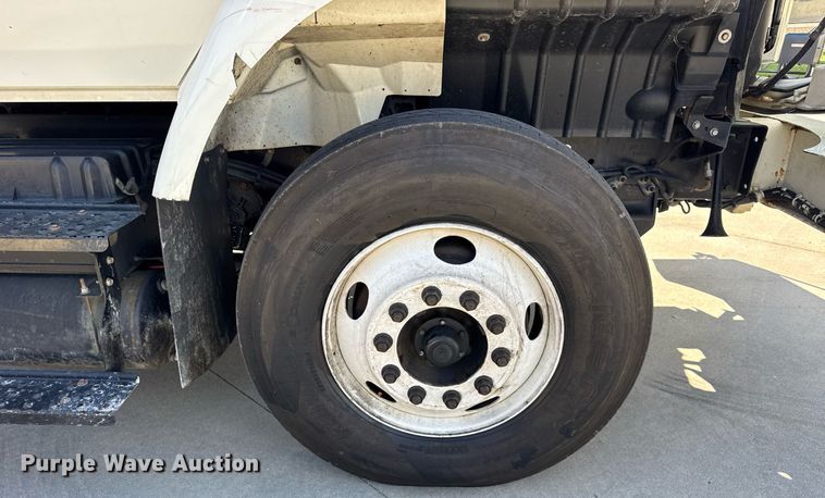 image for item DH9981 2010 International SA615 digger derrick truck