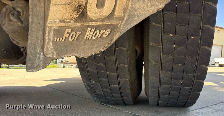 image for item DH9981 2010 International SA615 digger derrick truck