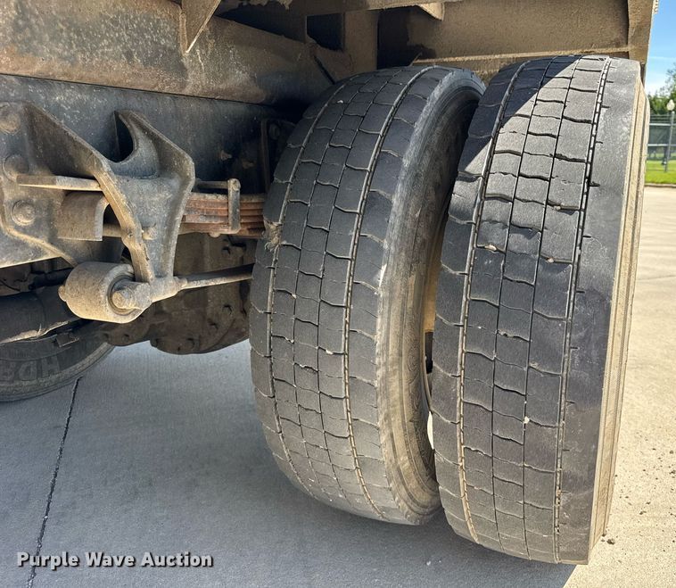 image for item DH9981 2010 International SA615 digger derrick truck