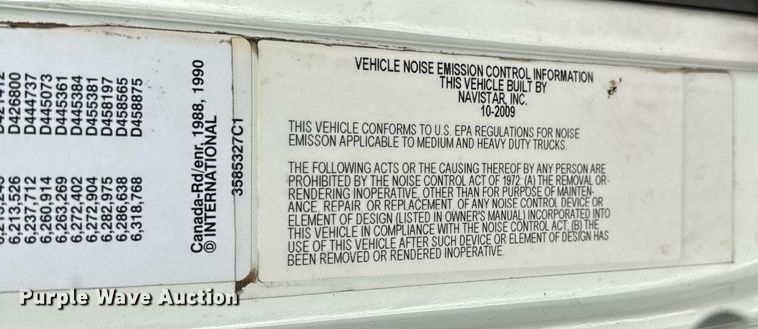 image for item DH9981 2010 International SA615 digger derrick truck