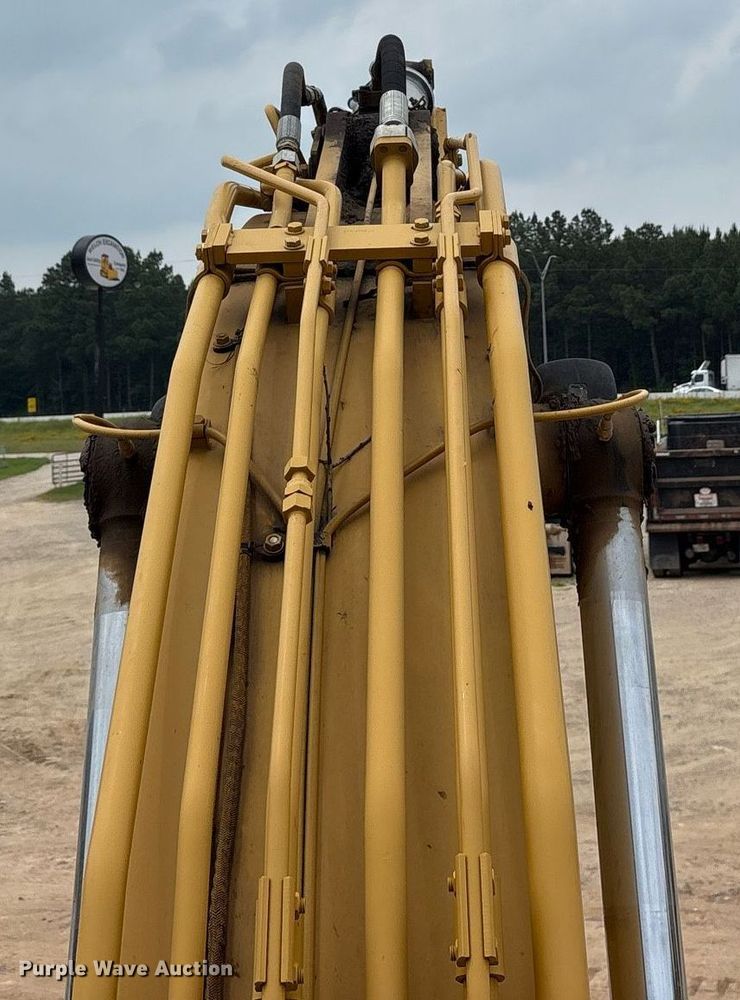 image for item DM1895 2017 Caterpillar 323F L excavator