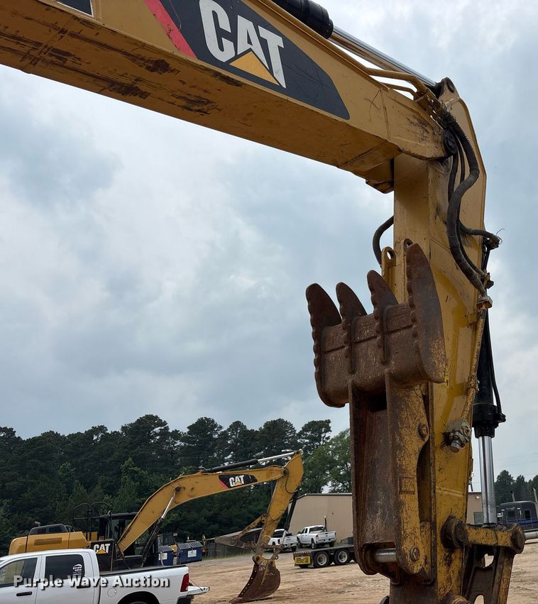 image for item DM1895 2017 Caterpillar 323F L excavator