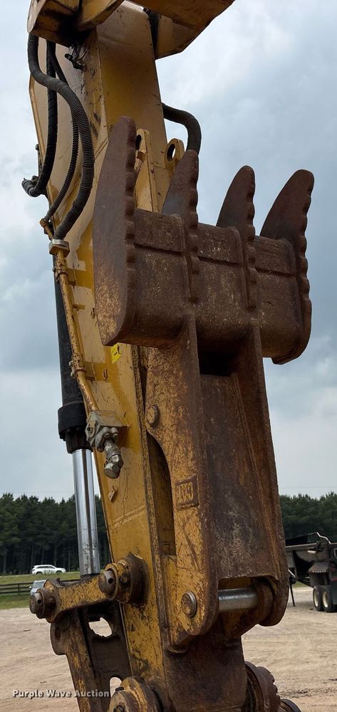 image for item DM1895 2017 Caterpillar 323F L excavator