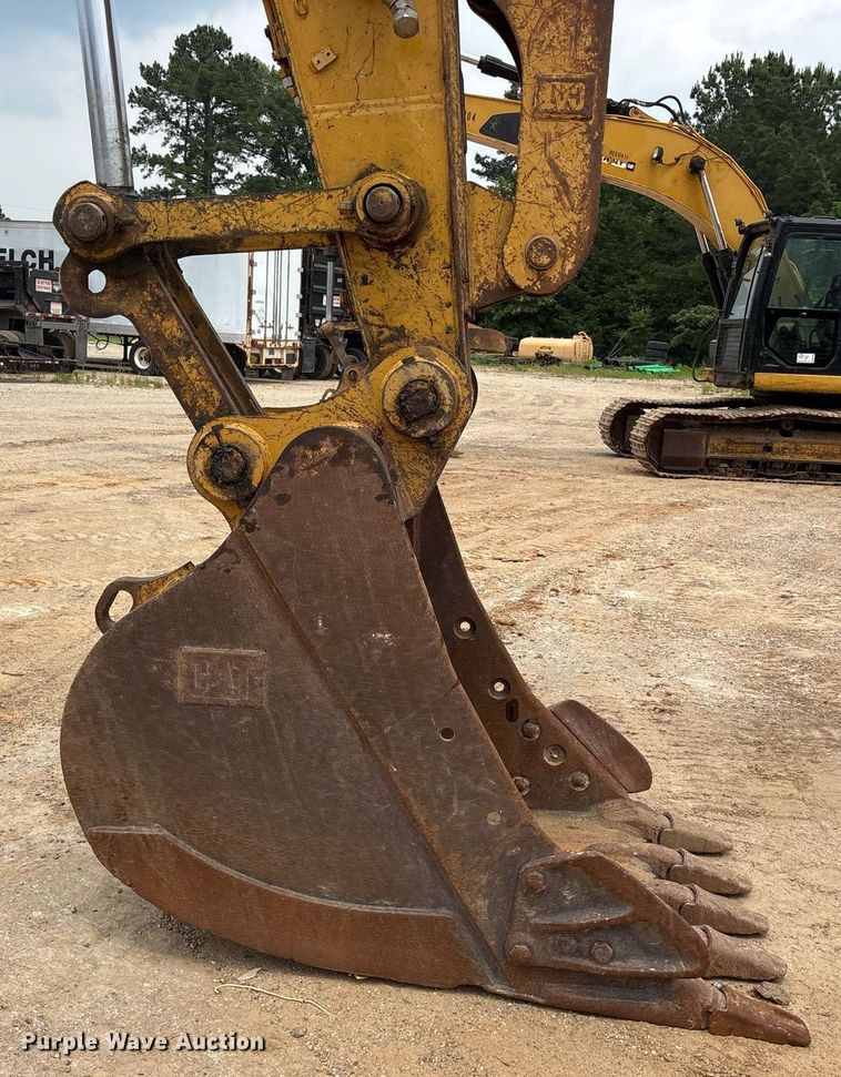 image for item DM1895 2017 Caterpillar 323F L excavator